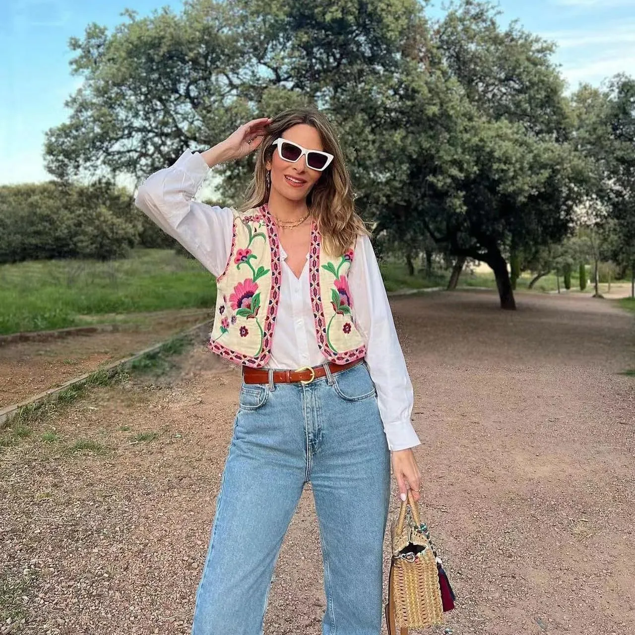 hathne Women's Floral Embroidered Vest Boho Vintage Sleeveless Open Front Cardigan Shirt Vests Waistcoat