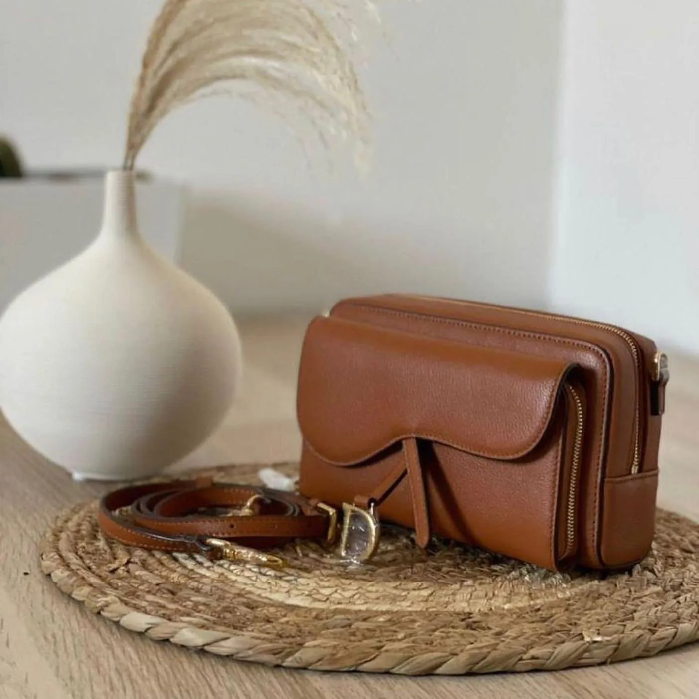 Iconic Bags for a Chic Look - DOR - 6233